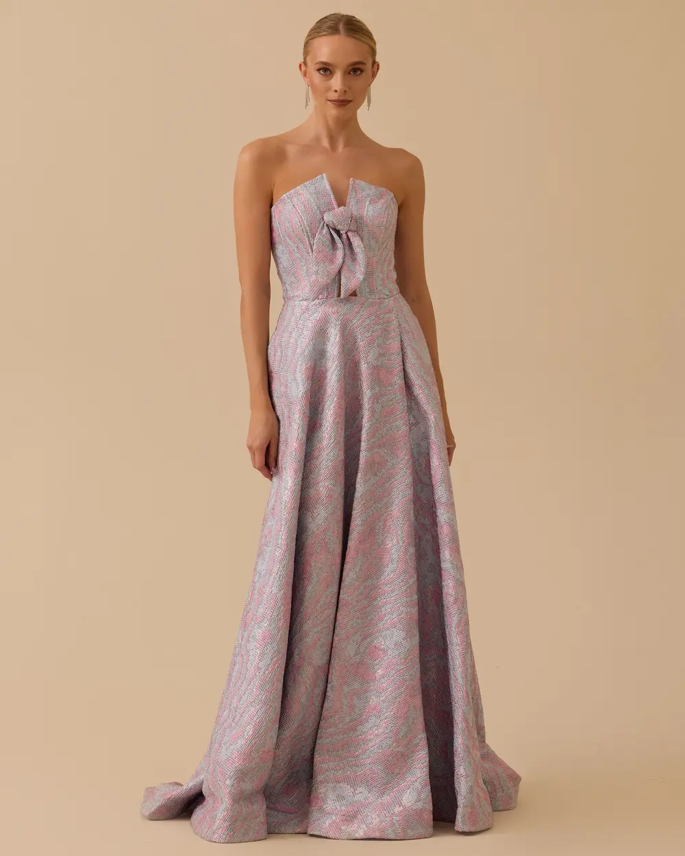 Straplez Yaka Yırtmaçlı Jakar Abiye