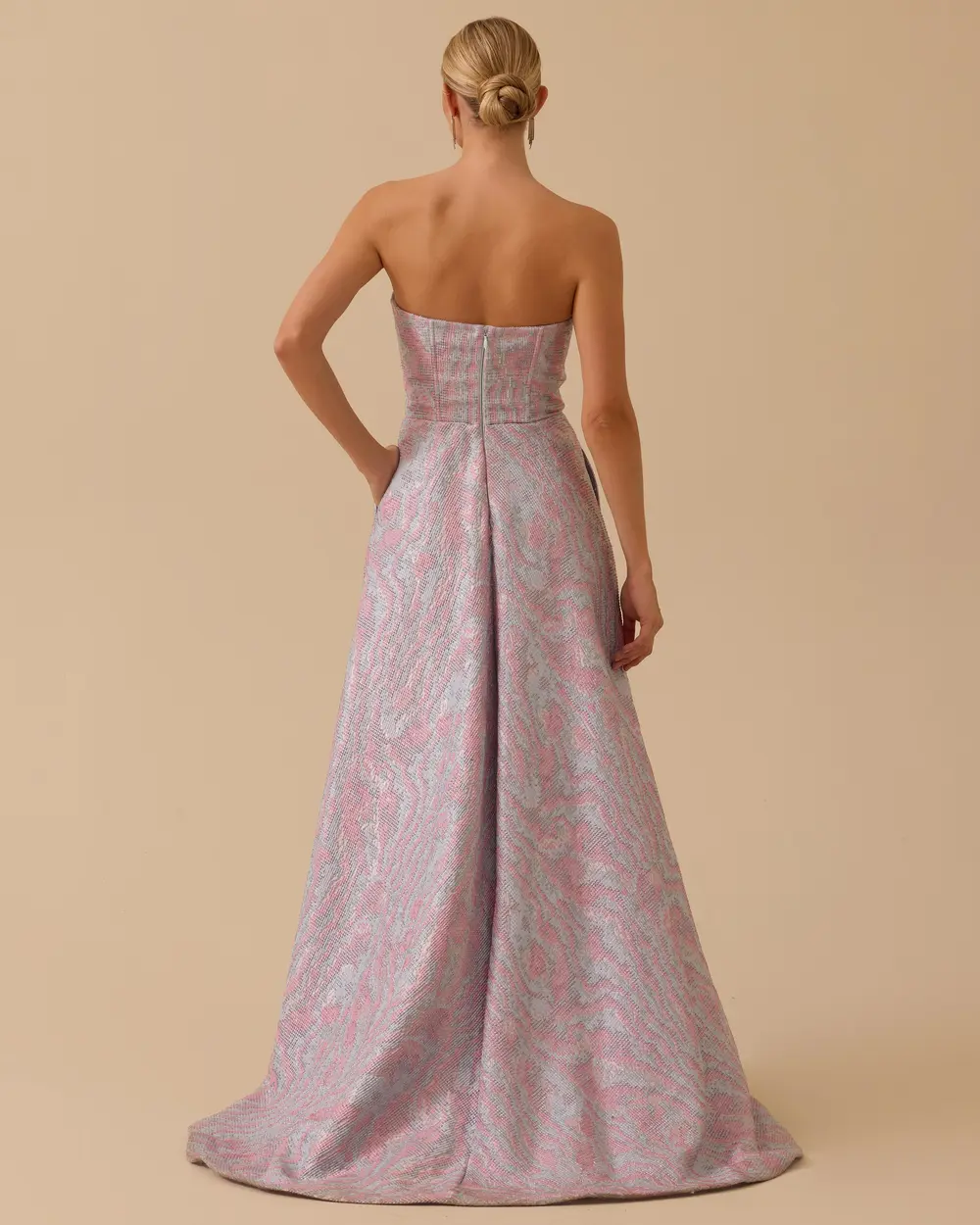 Straplez Yaka Yırtmaçlı Jakar Abiye