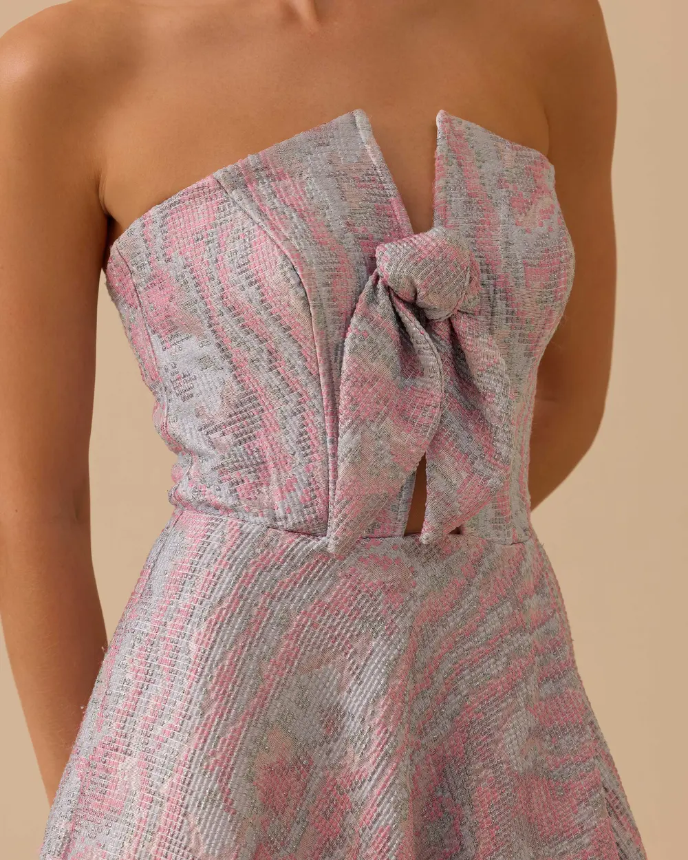 Straplez Yaka Yırtmaçlı Jakar Abiye