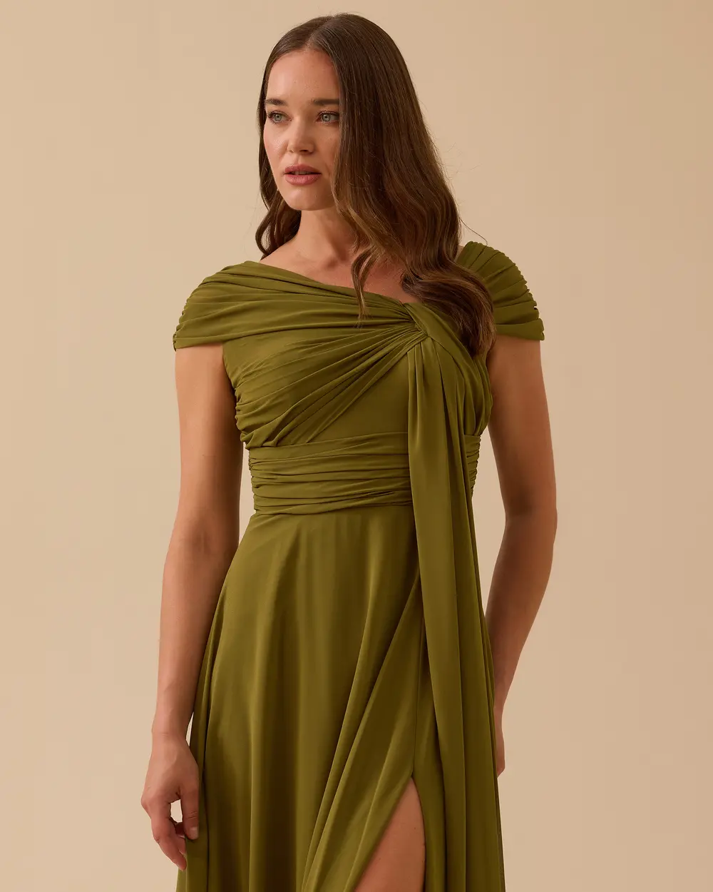 Kısa Kollu Yırtmaçlı Saten Abiye