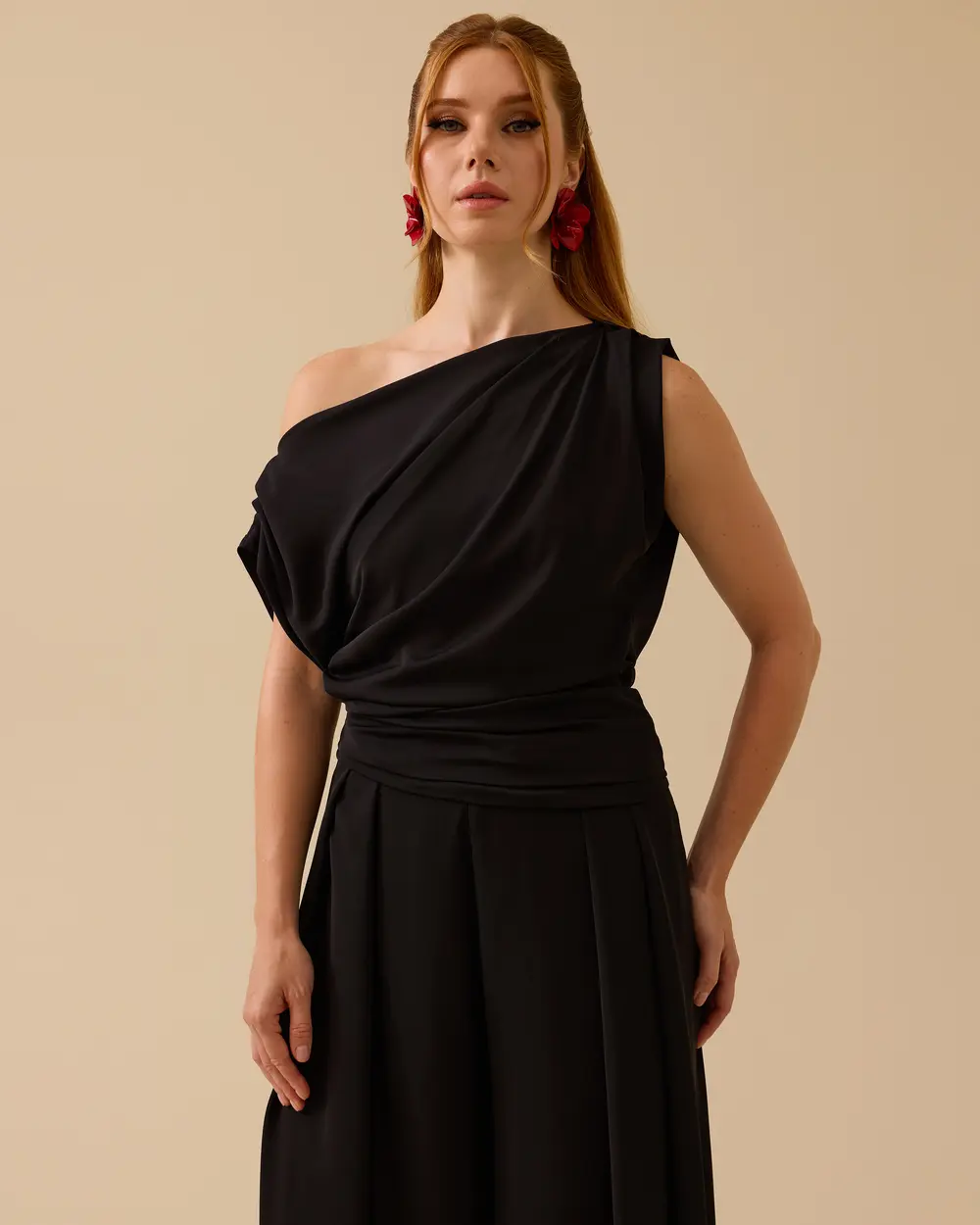 Asimetrik Yaka Bol Paça Abiye Tulum