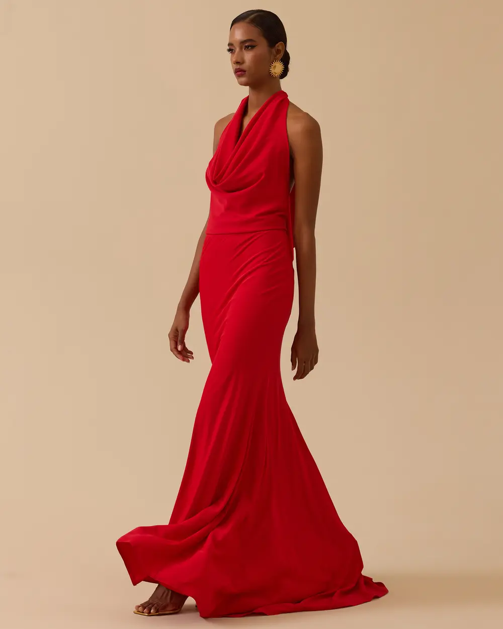 Degaje Yaka Sırt Dekolteli Abiye