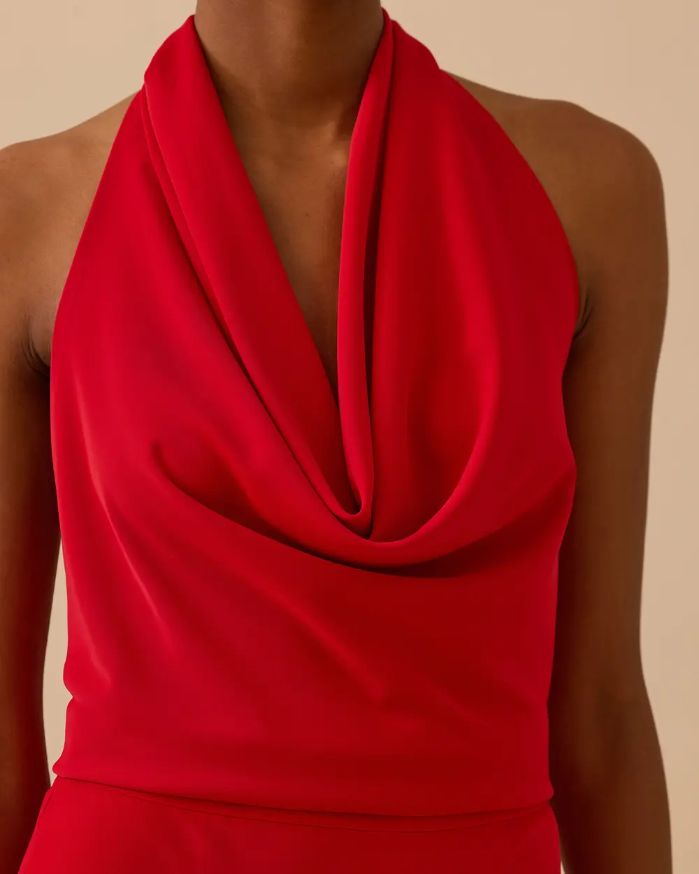 Degaje Yaka Sırt Dekolteli Abiye