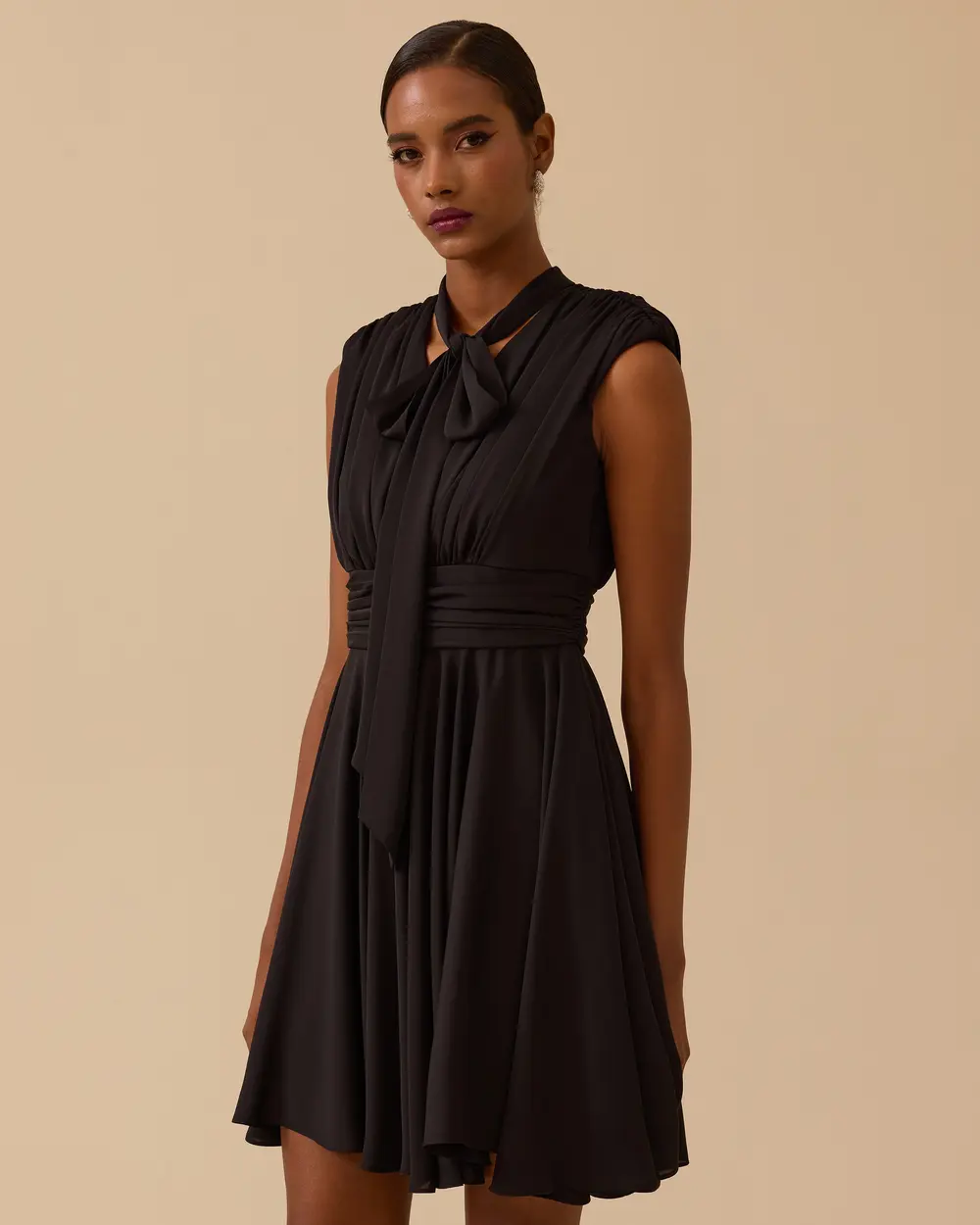 Fiyonk Yaka Pileli Mini Elbise