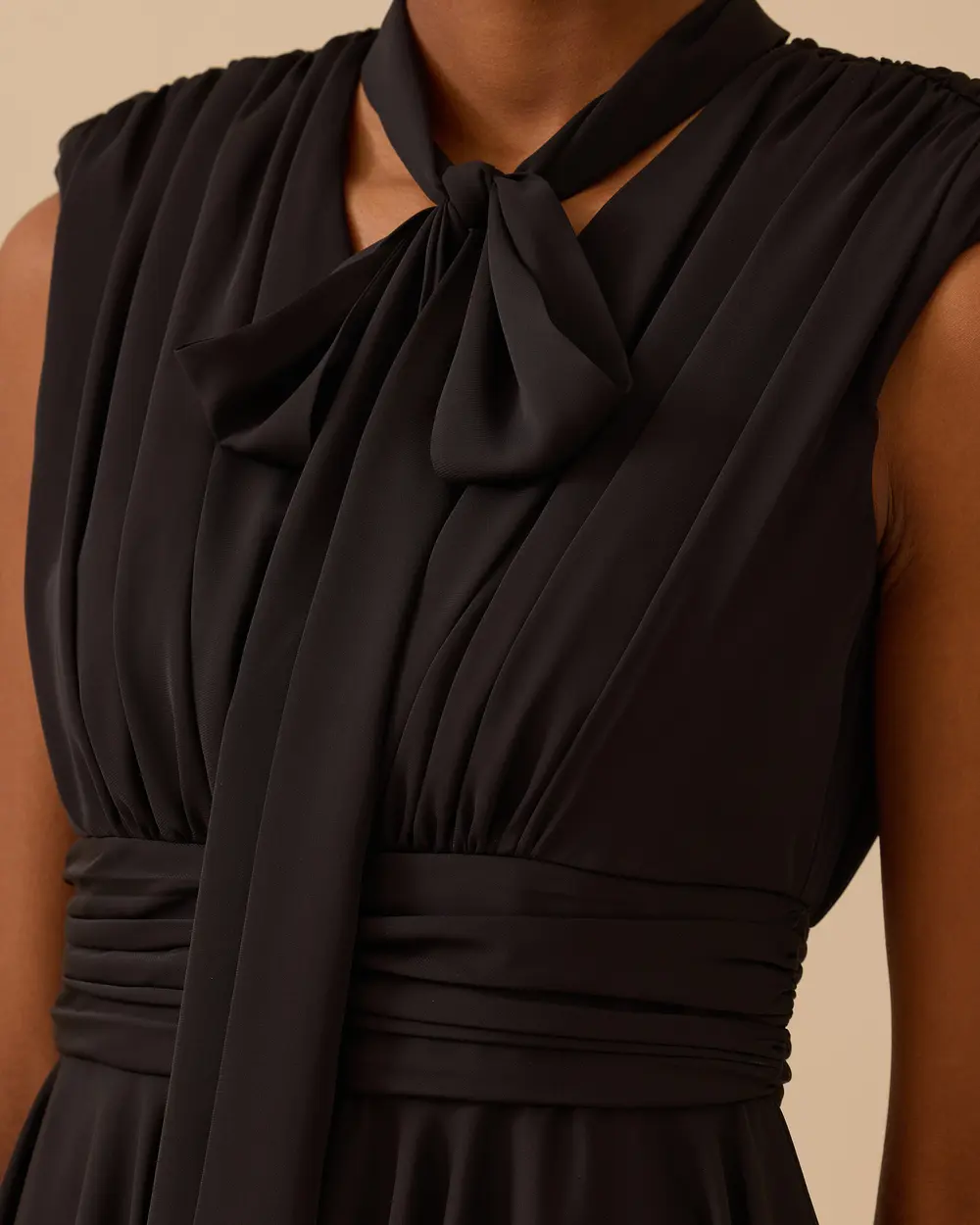 Fiyonk Yaka Pileli Mini Elbise