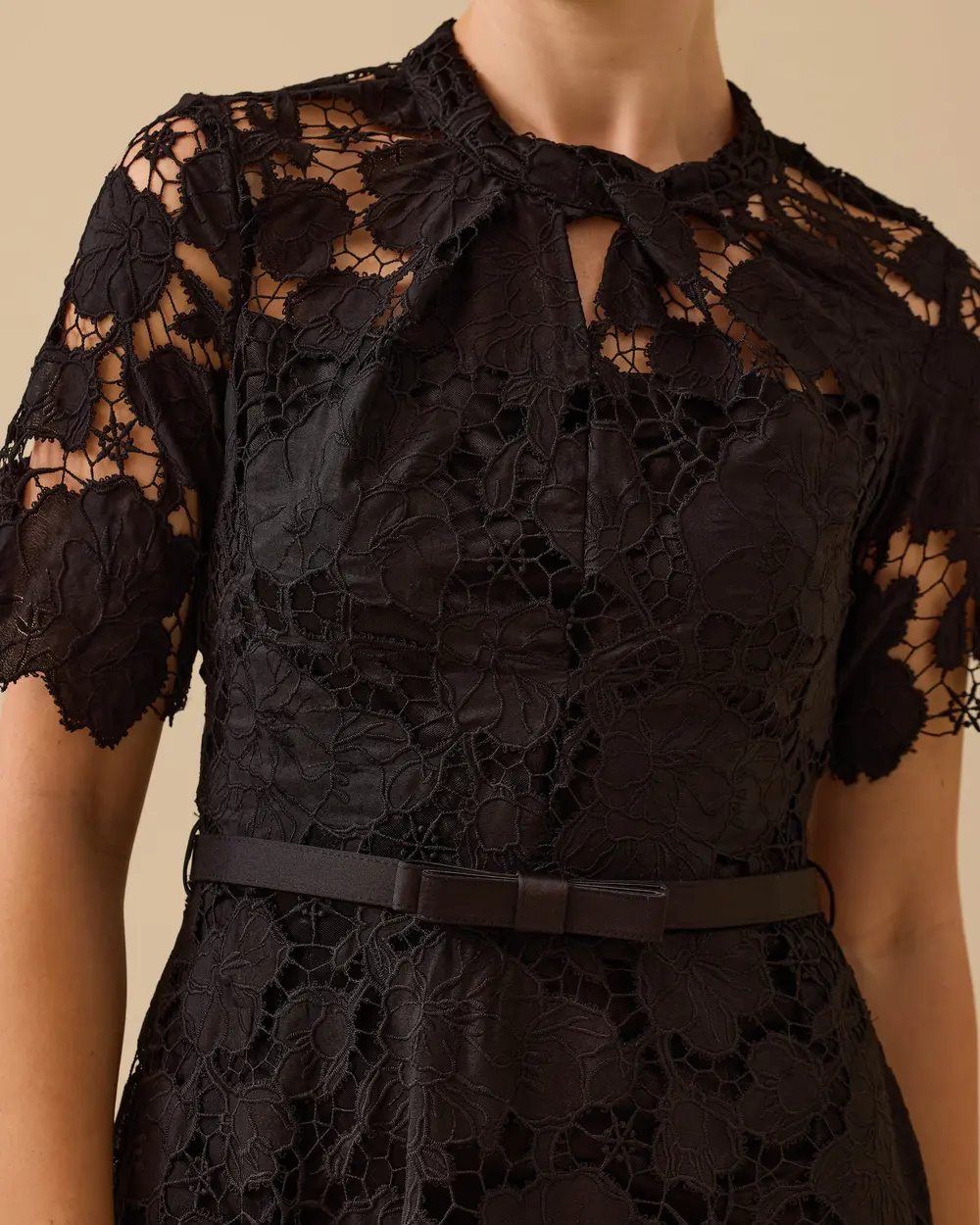 Kemerli Şık Dantel Elbise