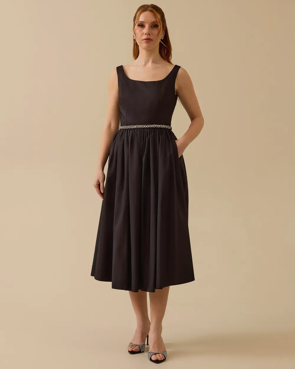 Kemerli Kare Yaka Tafta Şık Elbise