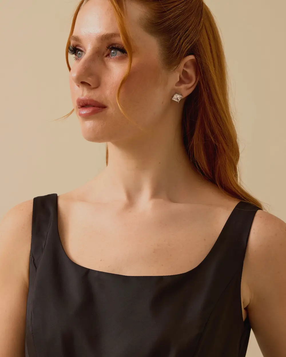 Kemerli Kare Yaka Tafta Şık Elbise