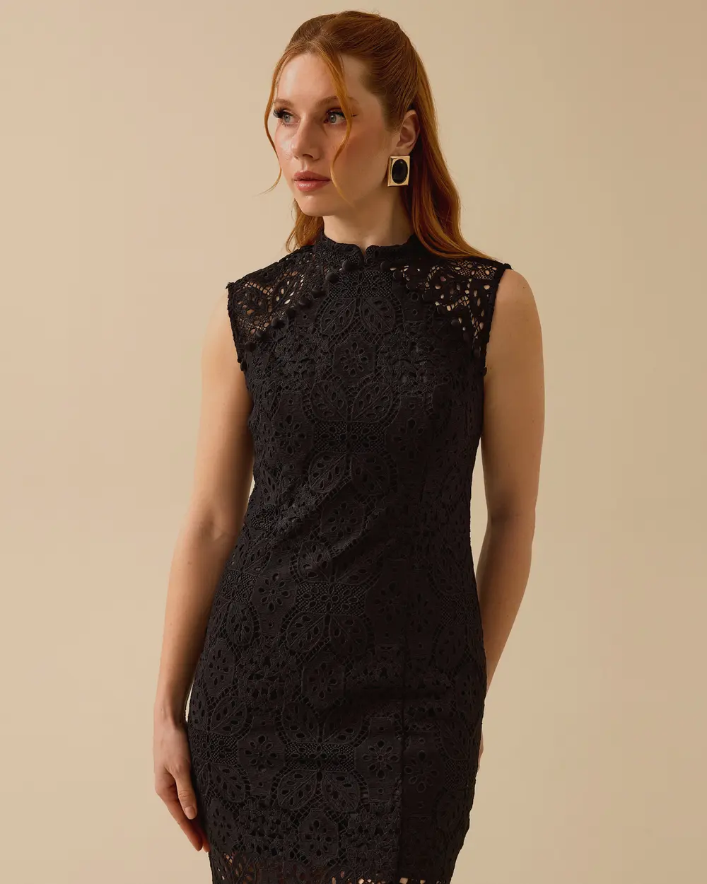 Desenli Yırtmaç Detaylı Şık Dantel Elbise