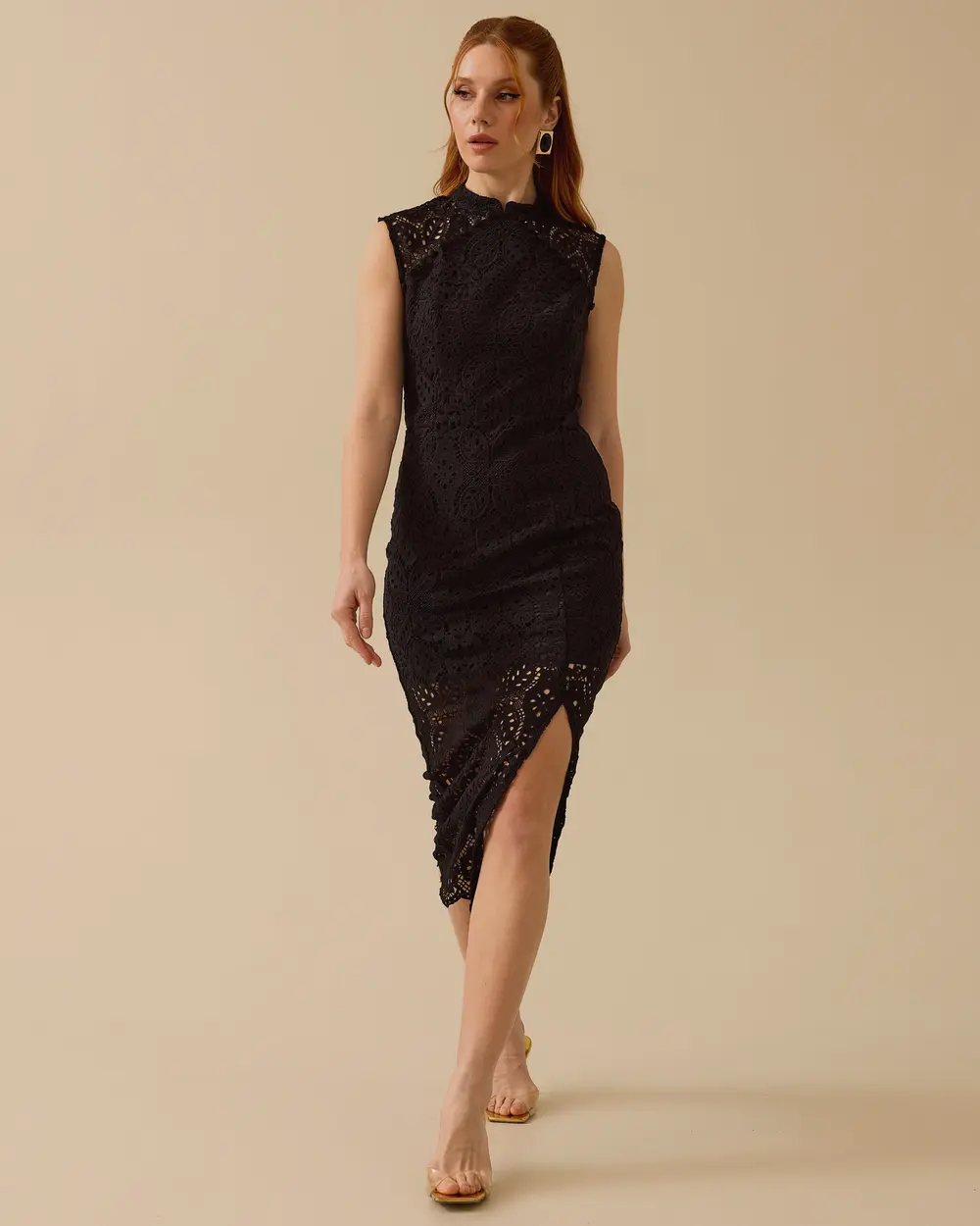 Desenli Yırtmaç Detaylı Şık Dantel Elbise