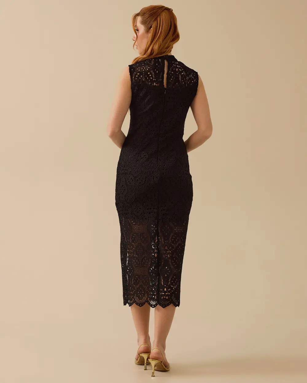 Desenli Yırtmaç Detaylı Şık Dantel Elbise