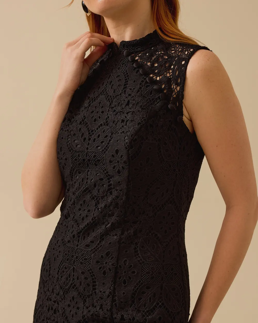 Desenli Yırtmaç Detaylı Şık Dantel Elbise