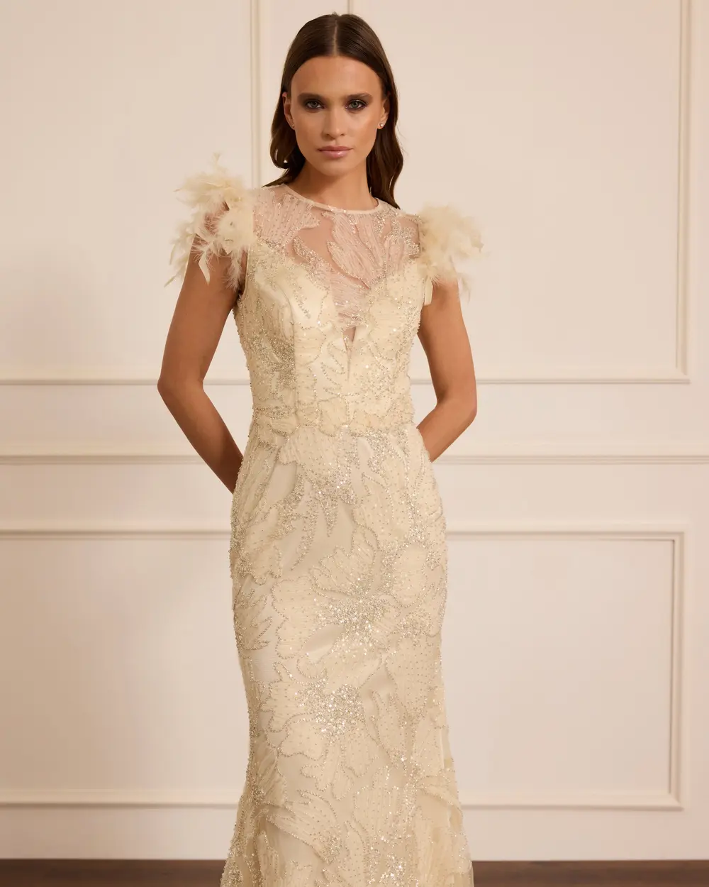 Tüylü Kolsuz Balık Form Abiye