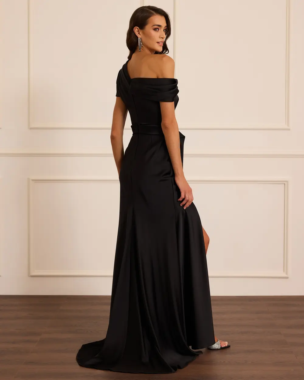 Asimetrik Yaka Yırtmaçlı Saten Abiye