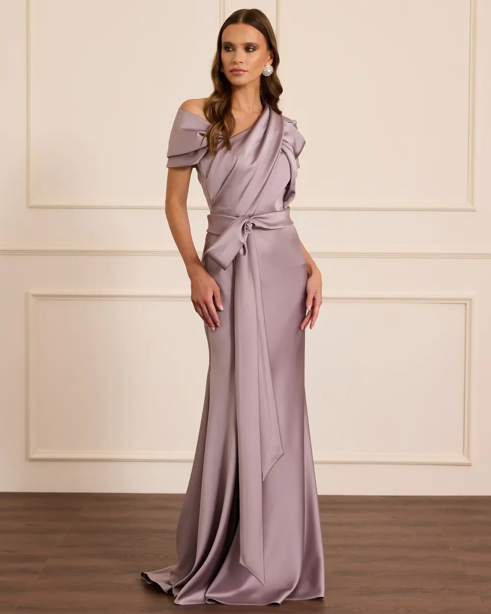 Asimetrik Yaka Yırtmaçlı Saten Abiye