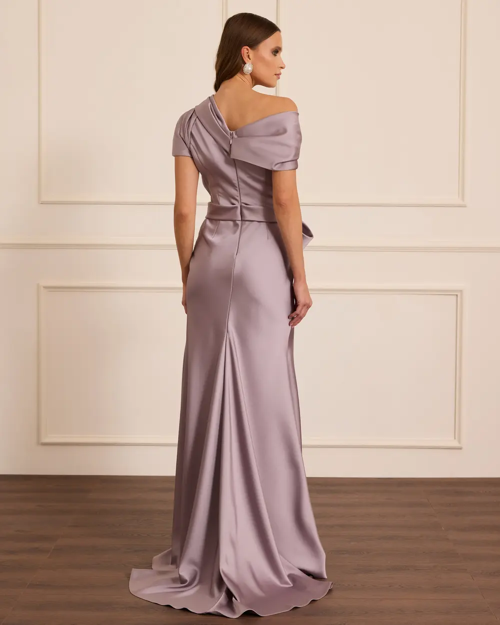 Asimetrik Yaka Yırtmaçlı Saten Abiye