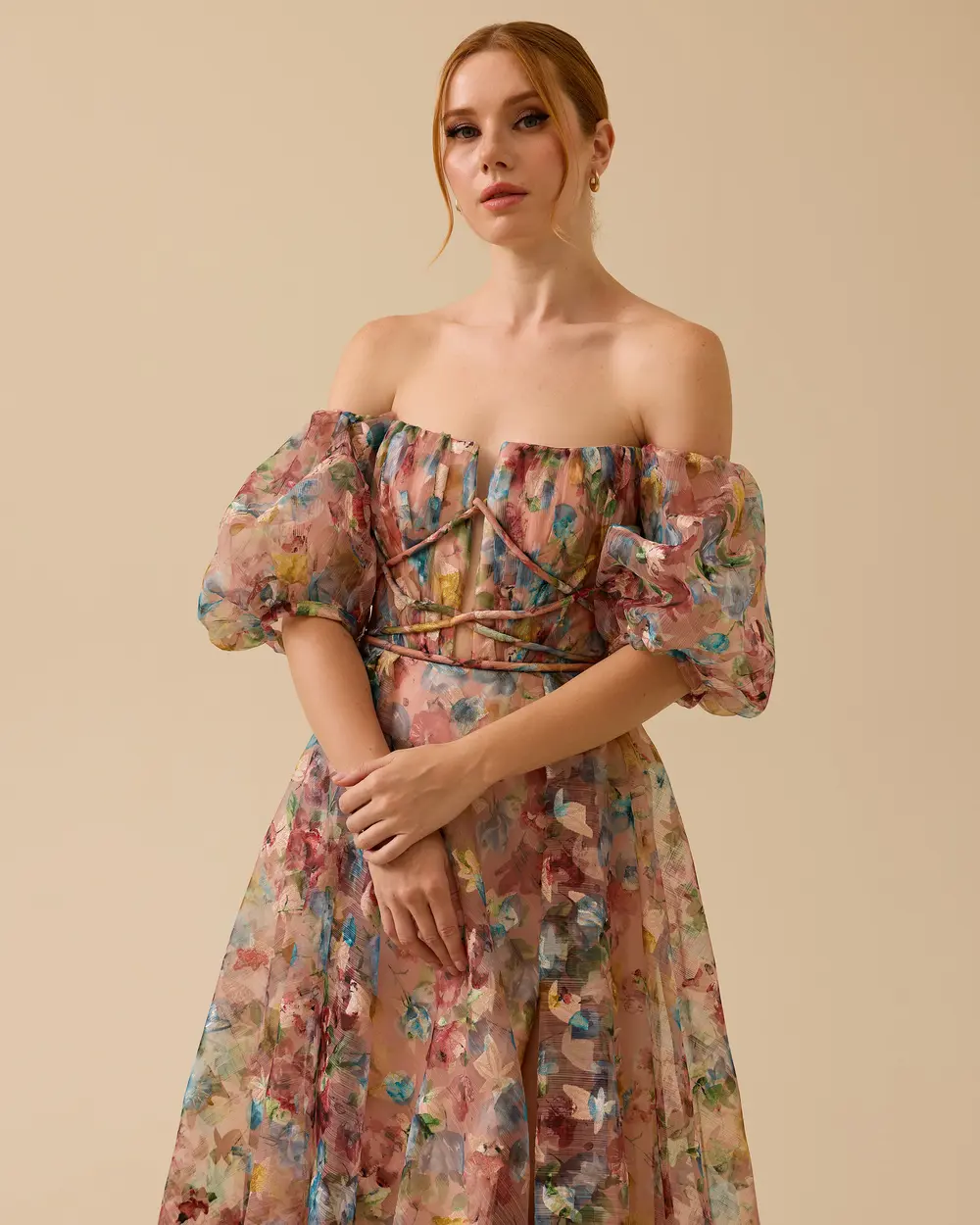 Çiçek Desenli Yırtmaçlı Balon Kollu Abiye