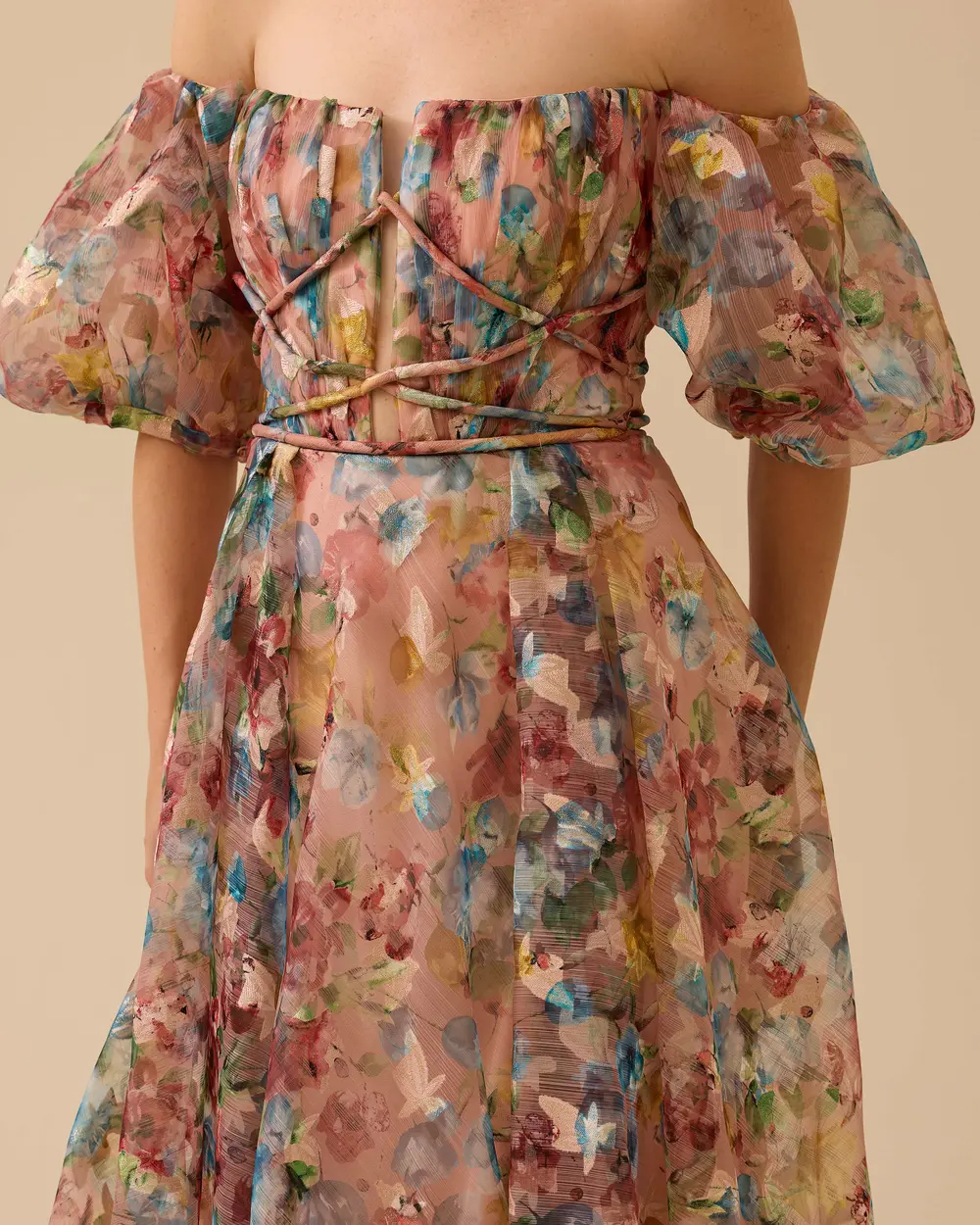 Çiçek Desenli Yırtmaçlı Balon Kollu Abiye