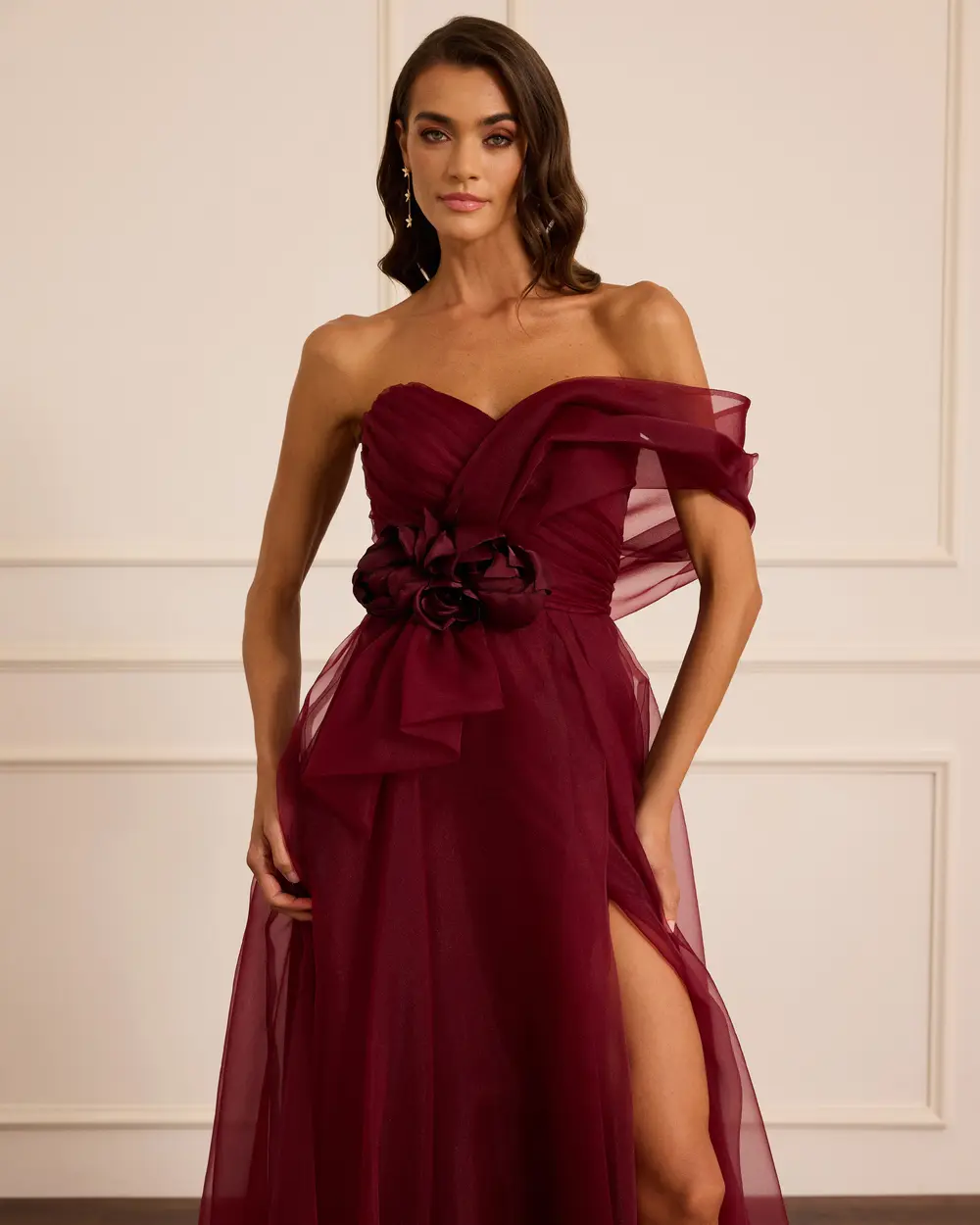 Çiçek Aksesuarlı Yırtmaçlı Abiye