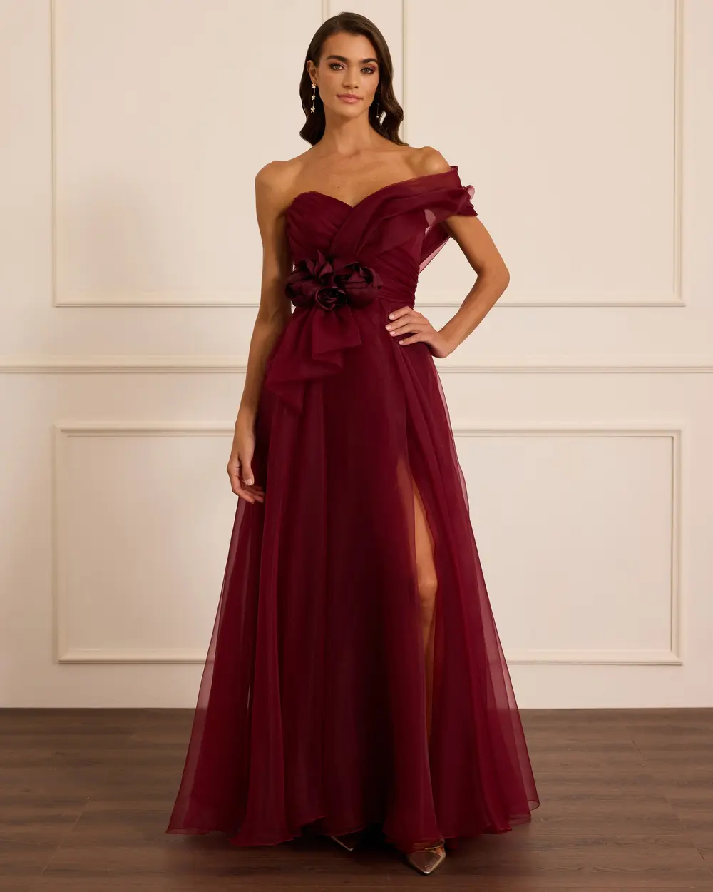 Çiçek Aksesuarlı Yırtmaçlı Abiye