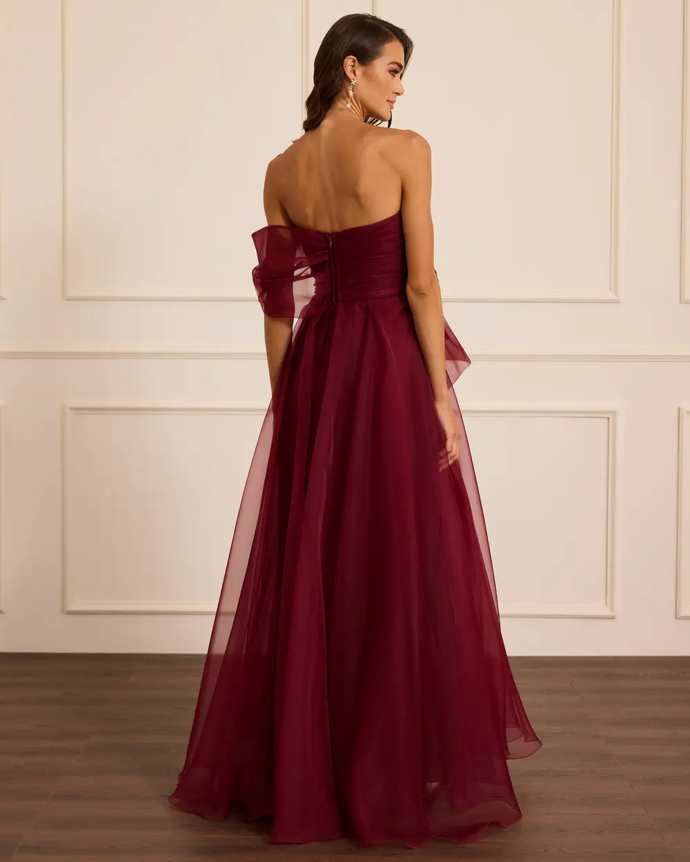 Çiçek Aksesuarlı Yırtmaçlı Abiye