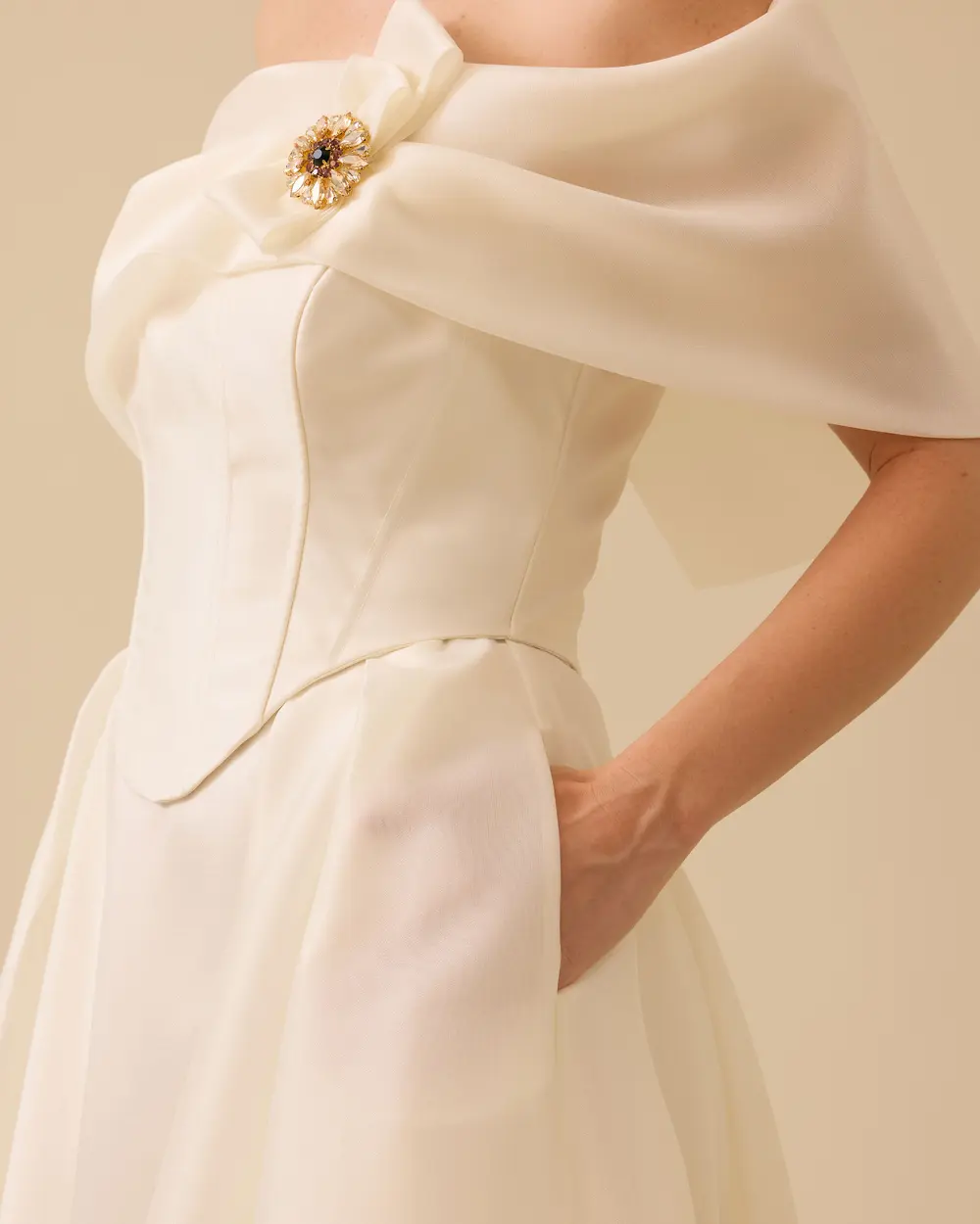 Korsajlı Taş Aksesuarlı Saten Elbise