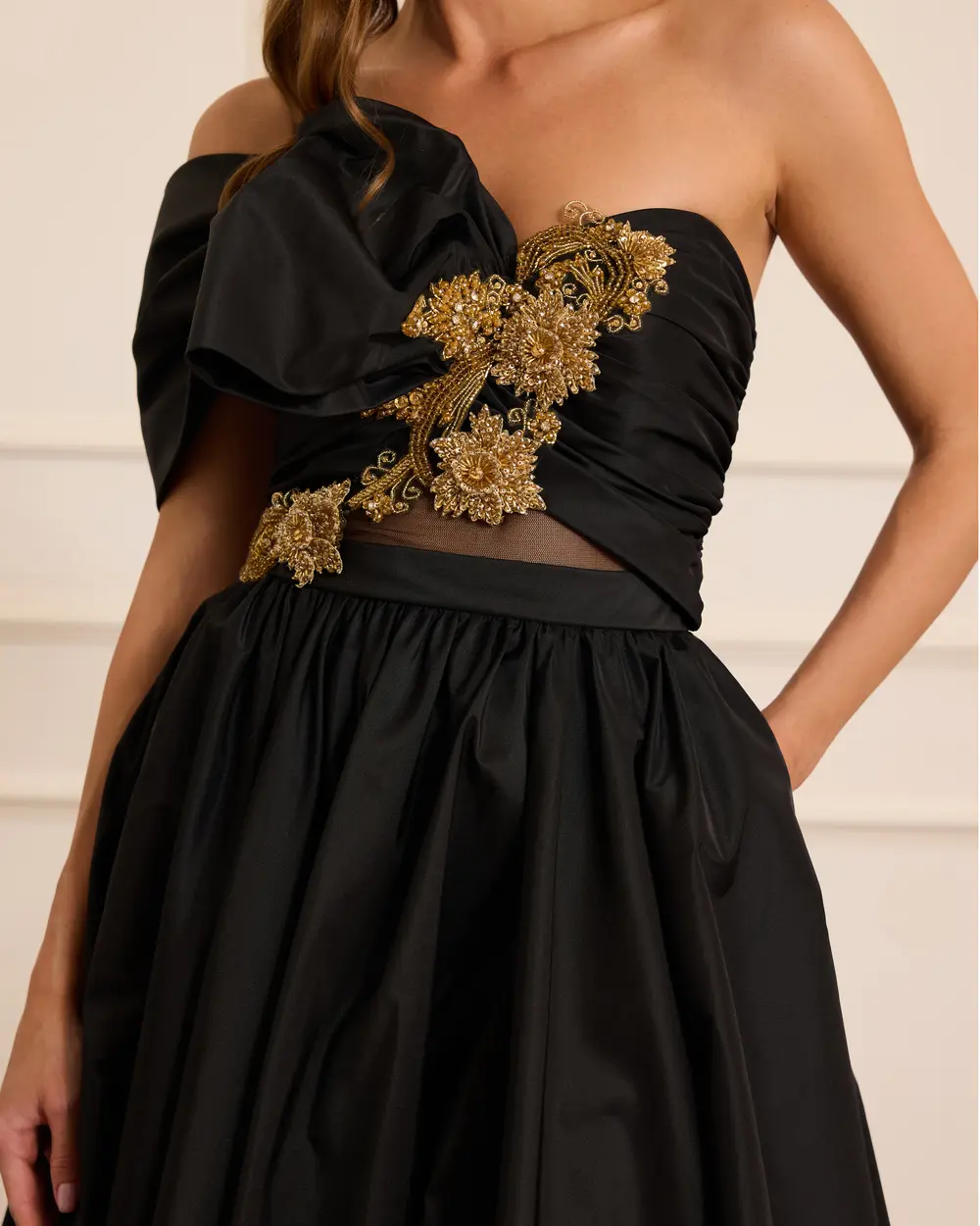 İşlemeli Yırtmaç Detaylı Abiye