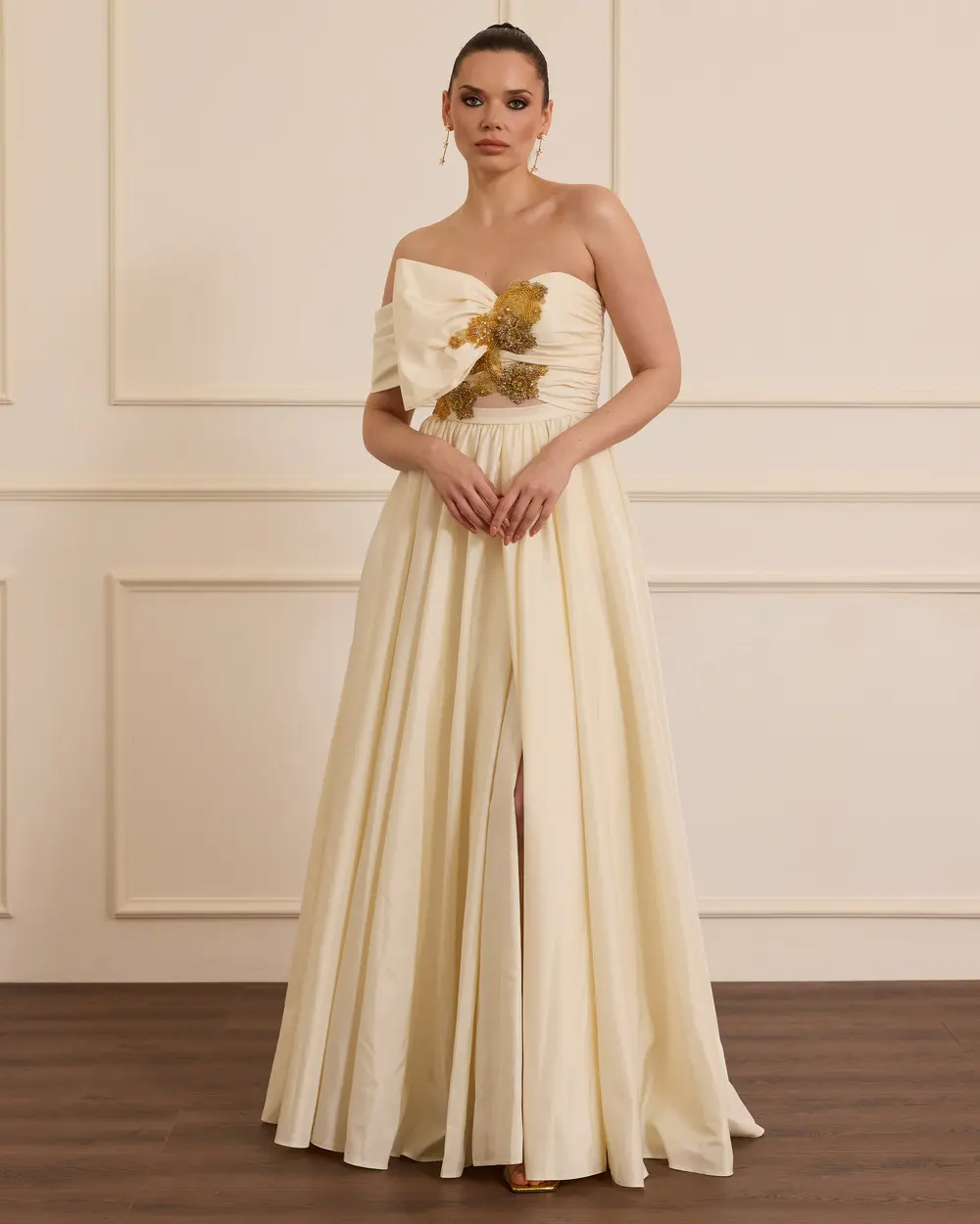 İşlemeli Yırtmaç Detaylı Abiye