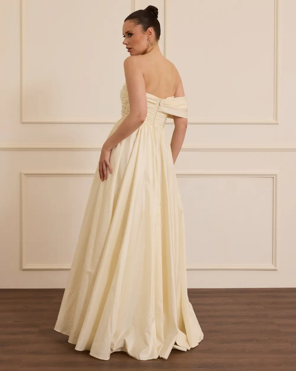 İşlemeli Yırtmaç Detaylı Abiye