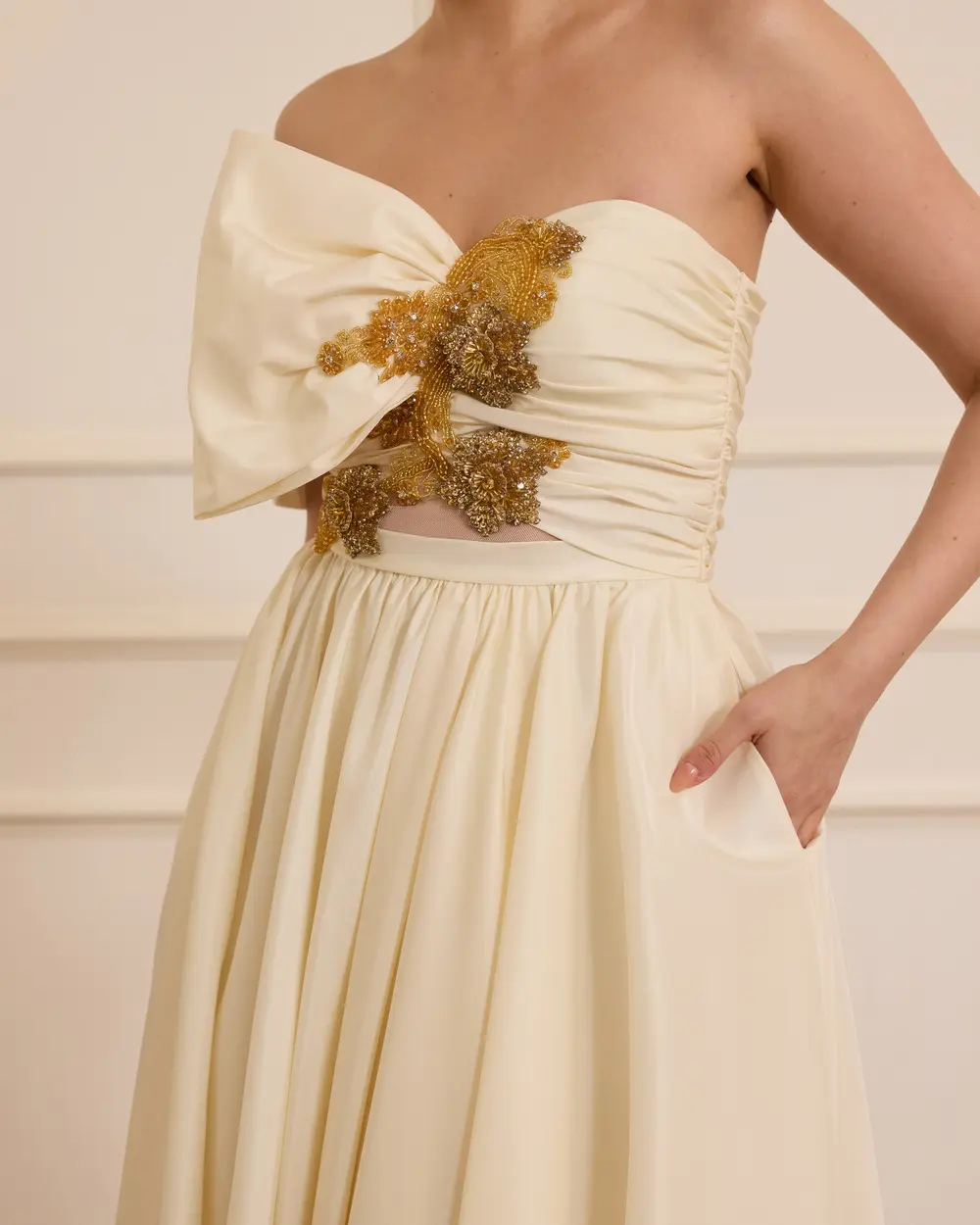 İşlemeli Yırtmaç Detaylı Abiye