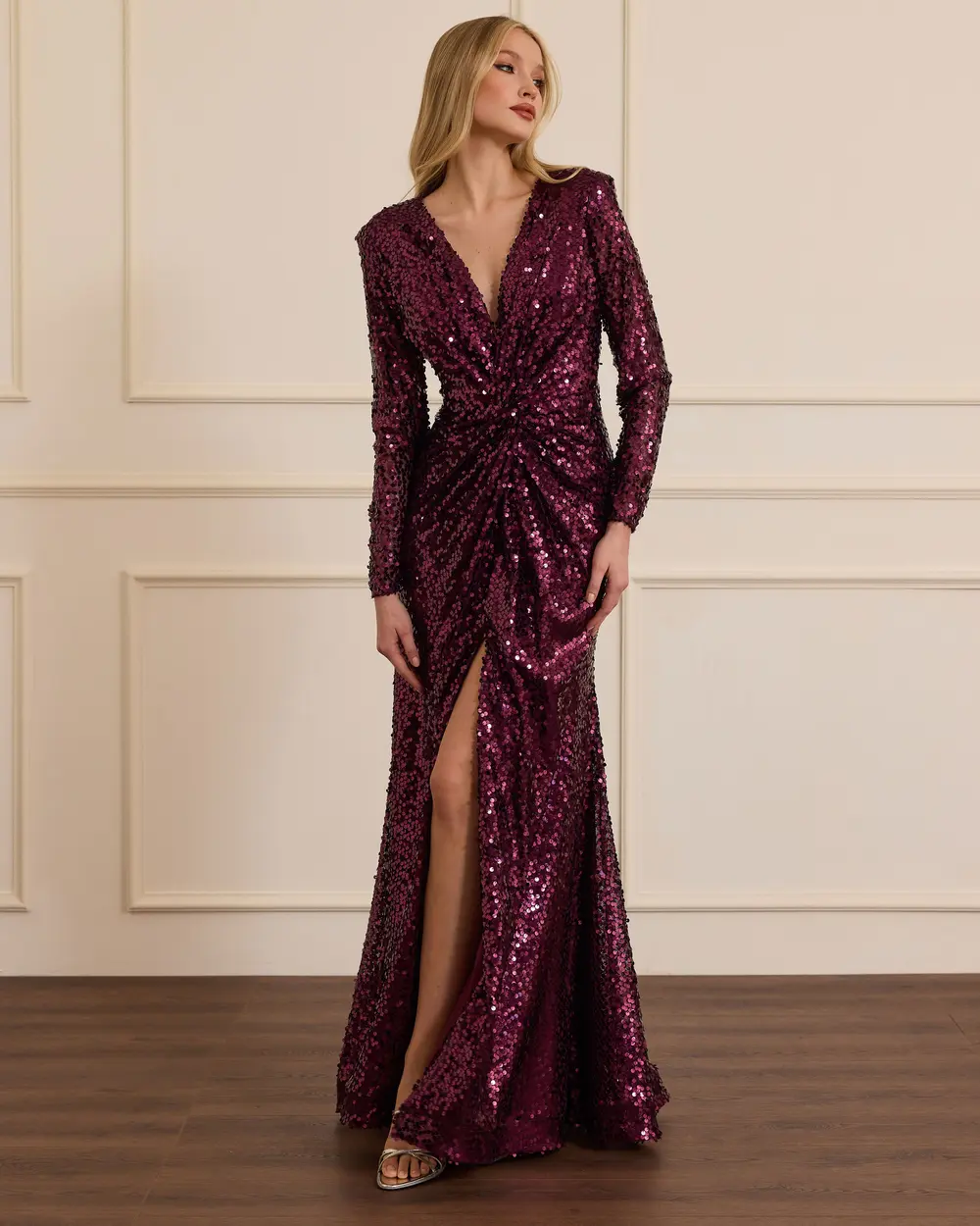 Drapeli Yırtmaç Detaylı Payet Elbise