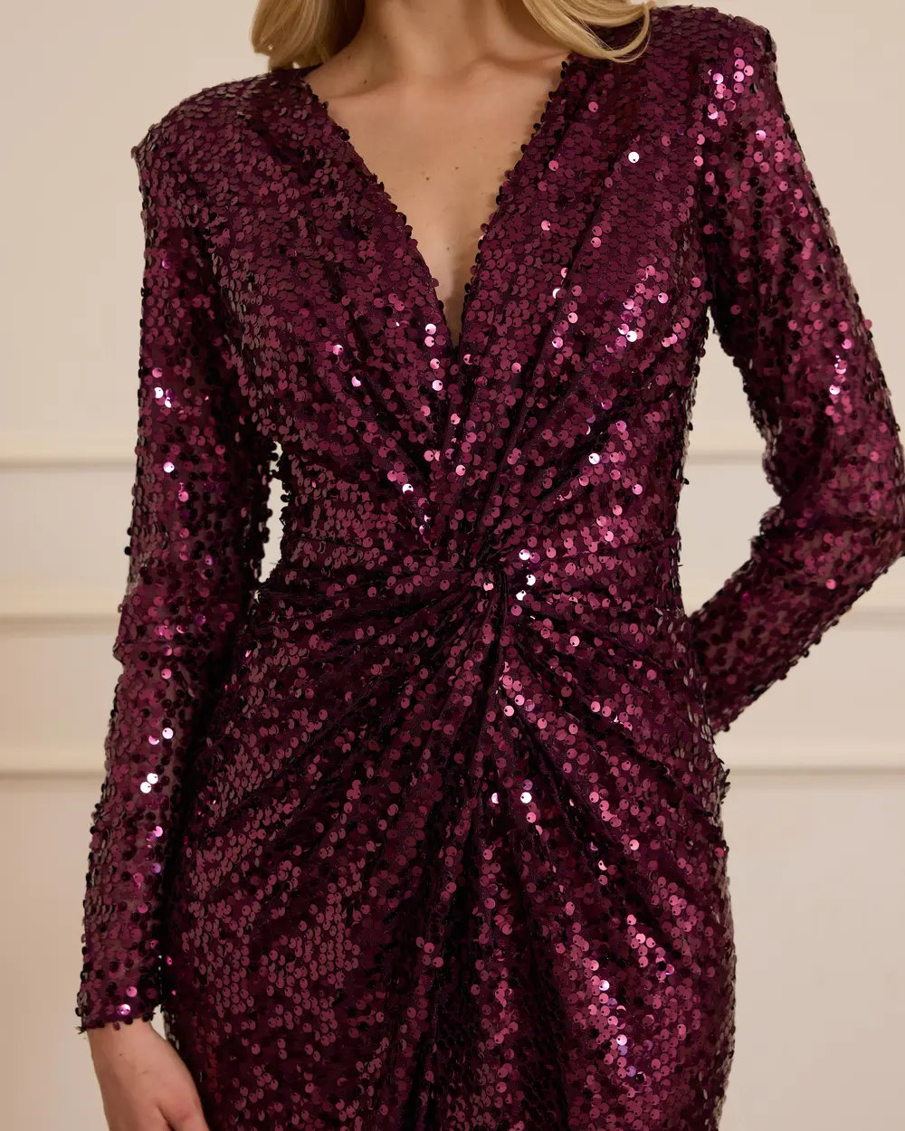 Drapeli Yırtmaç Detaylı Payet Elbise