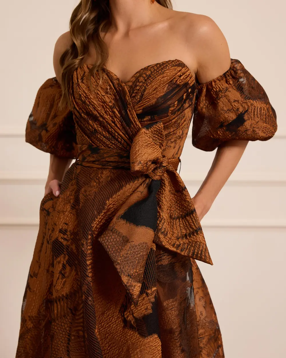 Çıkarılabilir Kollu Fiyonk Detaylı Abiye