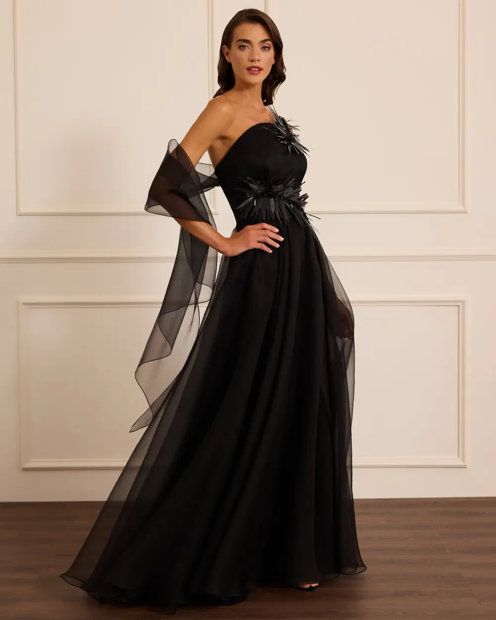 Aksesuar Detaylı Organze Kloş Abiye