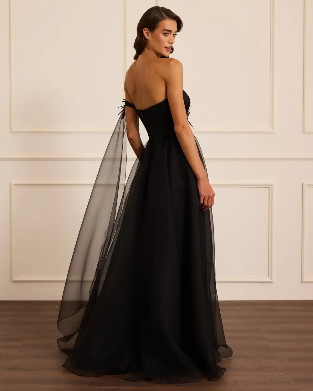 Aksesuar Detaylı Organze Kloş Abiye