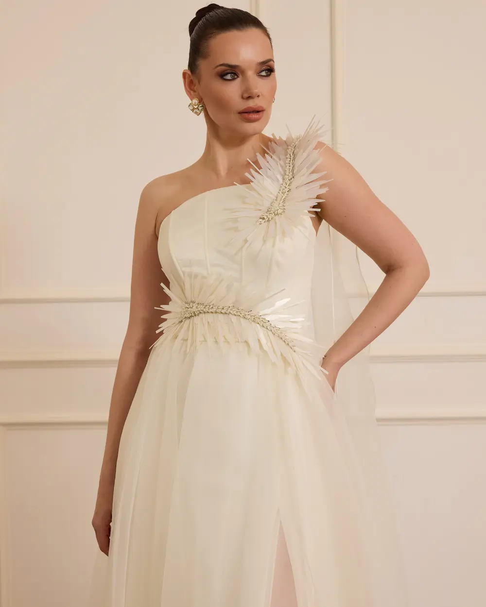 Aksesuar Detaylı Organze Kloş Abiye