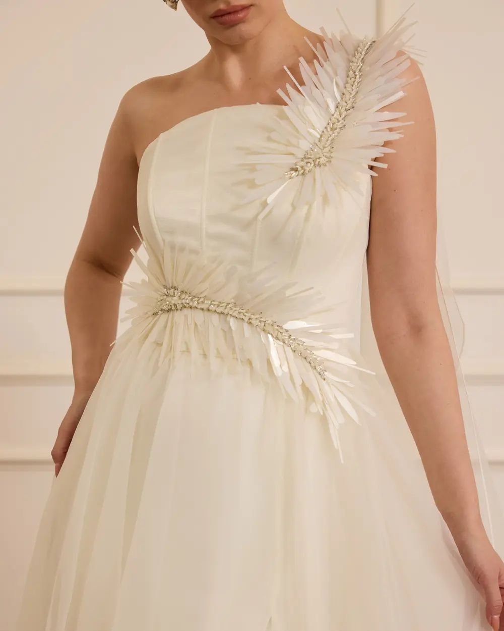 Aksesuar Detaylı Organze Kloş Abiye