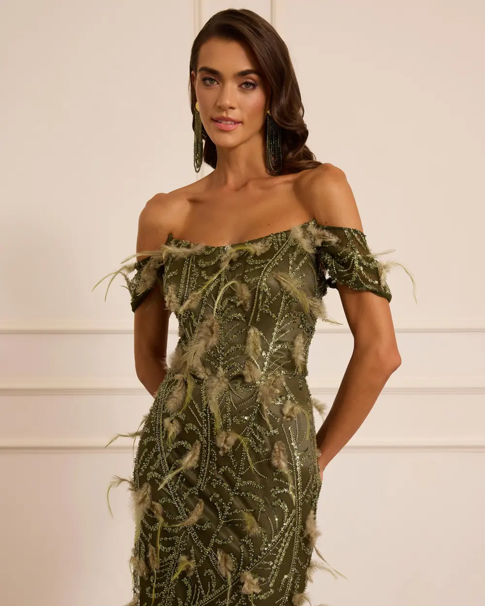 Tüy Detaylı Düşük Kol Balık Abiye