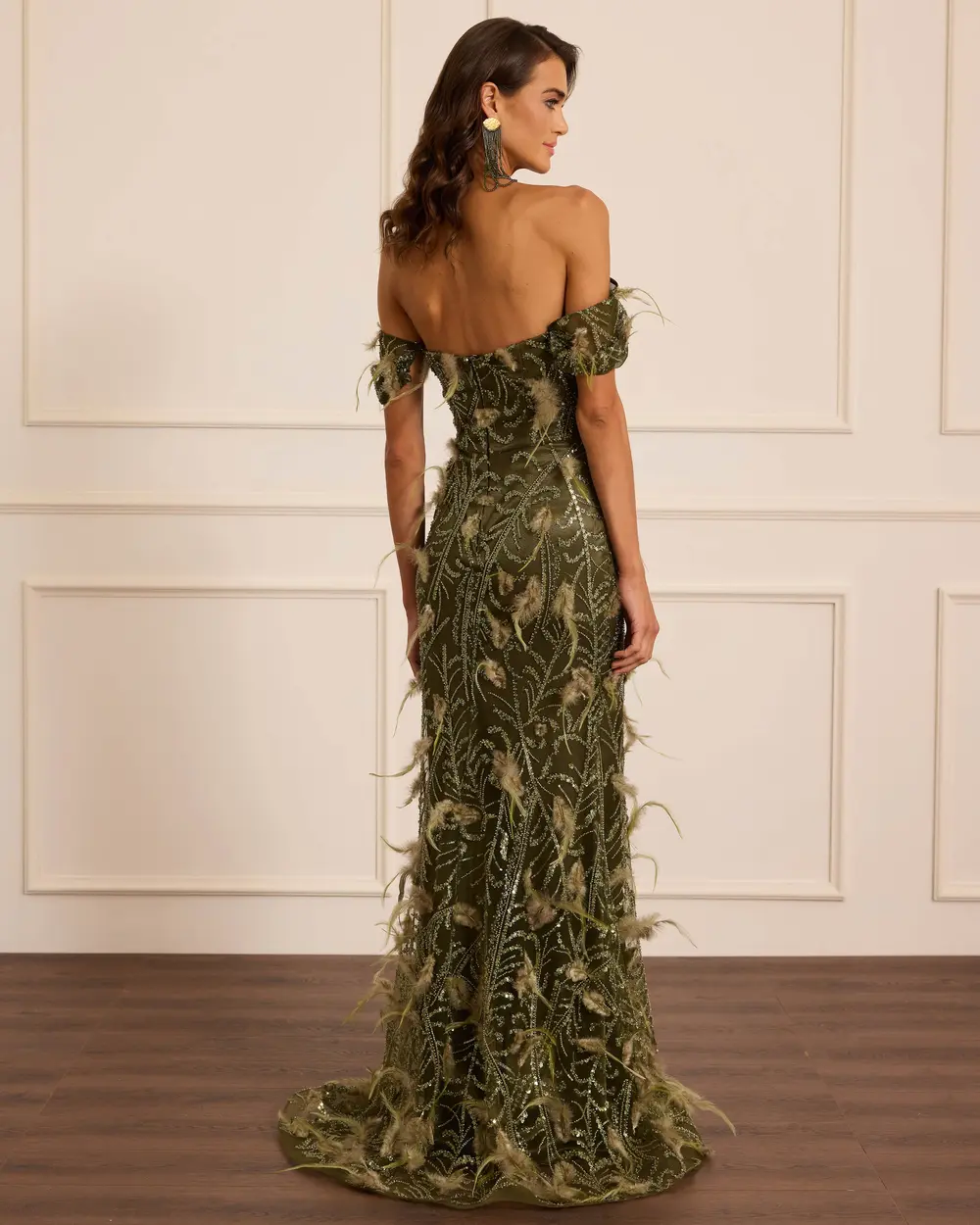 Tüy Detaylı Düşük Kol Balık Abiye