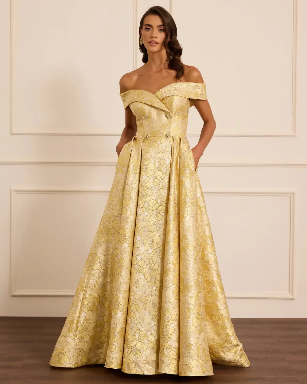 Düşük Kollu Desenli Abiye