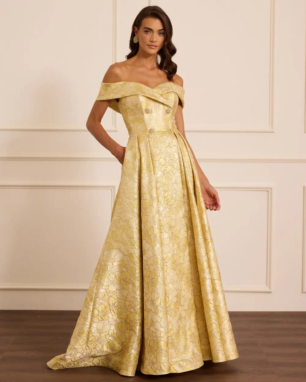 Düşük Kollu Desenli Abiye