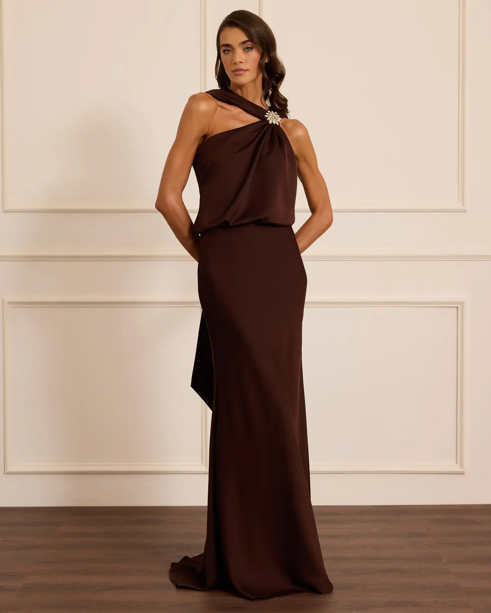 Aksesuar Detaylı Tek Kol Abiye