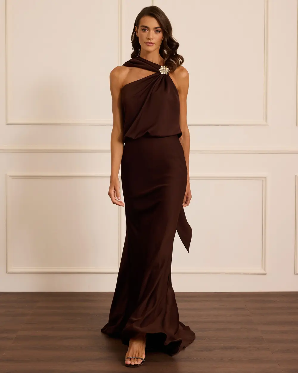 Aksesuar Detaylı Tek Kol Abiye