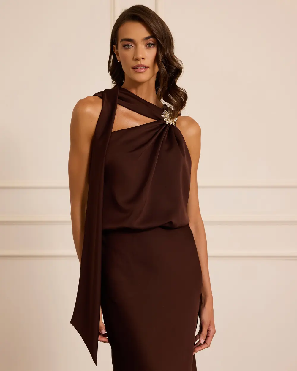 Aksesuar Detaylı Tek Kol Abiye