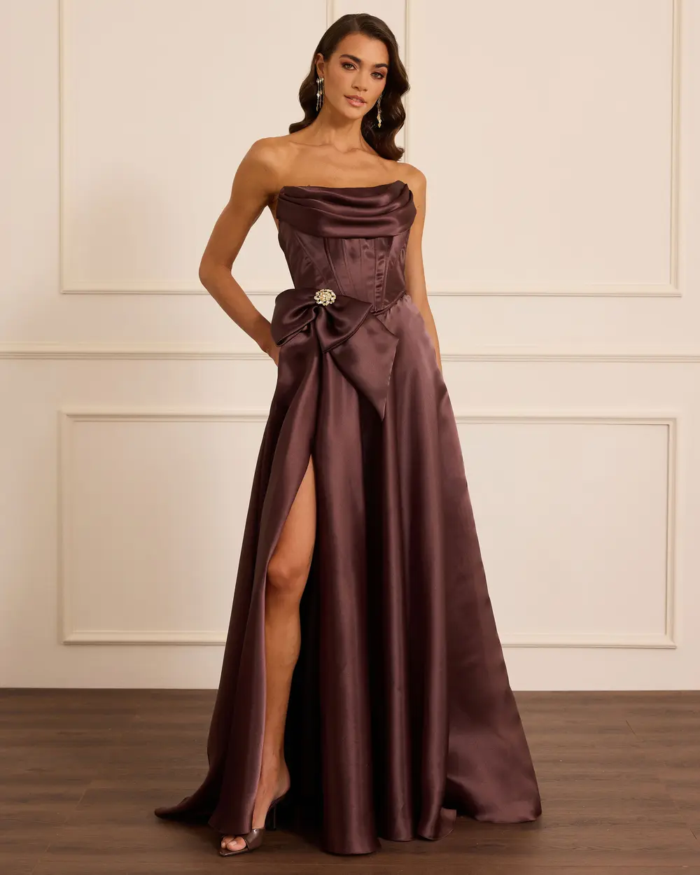 Fiyonk Detaylı Yırtmaçlı Straplez Abiye