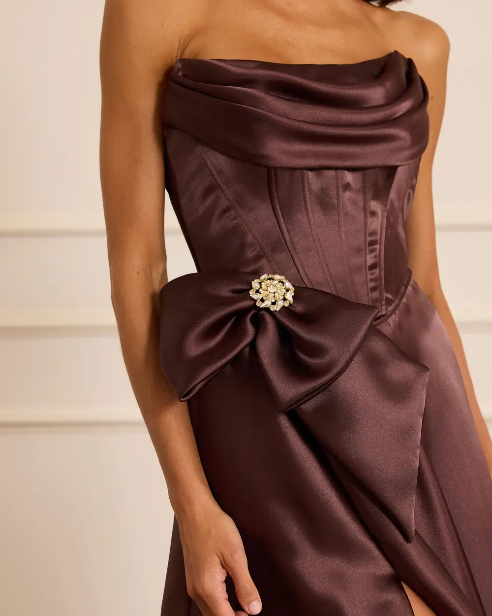 Fiyonk Detaylı Yırtmaçlı Straplez Abiye