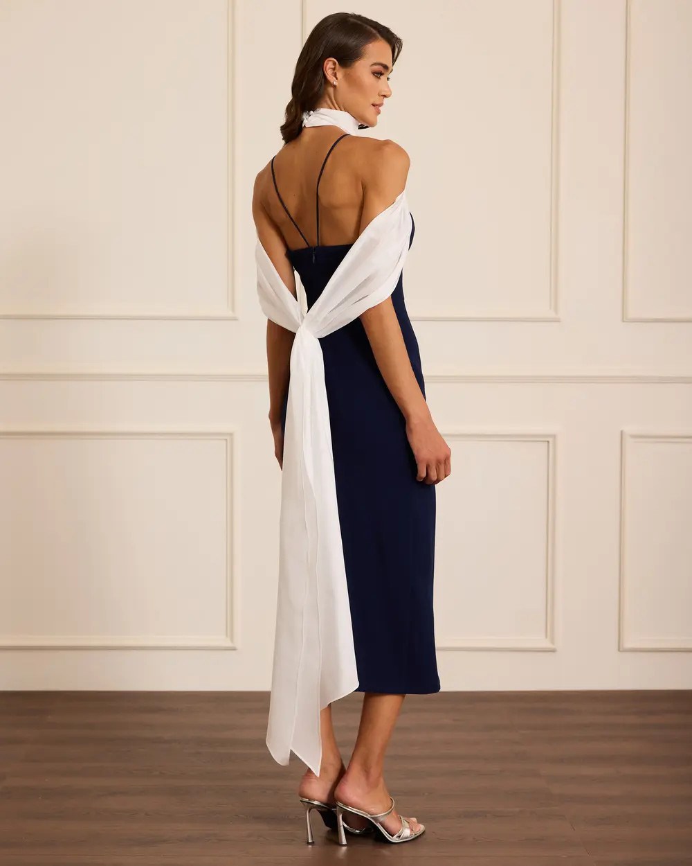 Çıkarılabilir Aksesuar Detaylı Krep Abiye