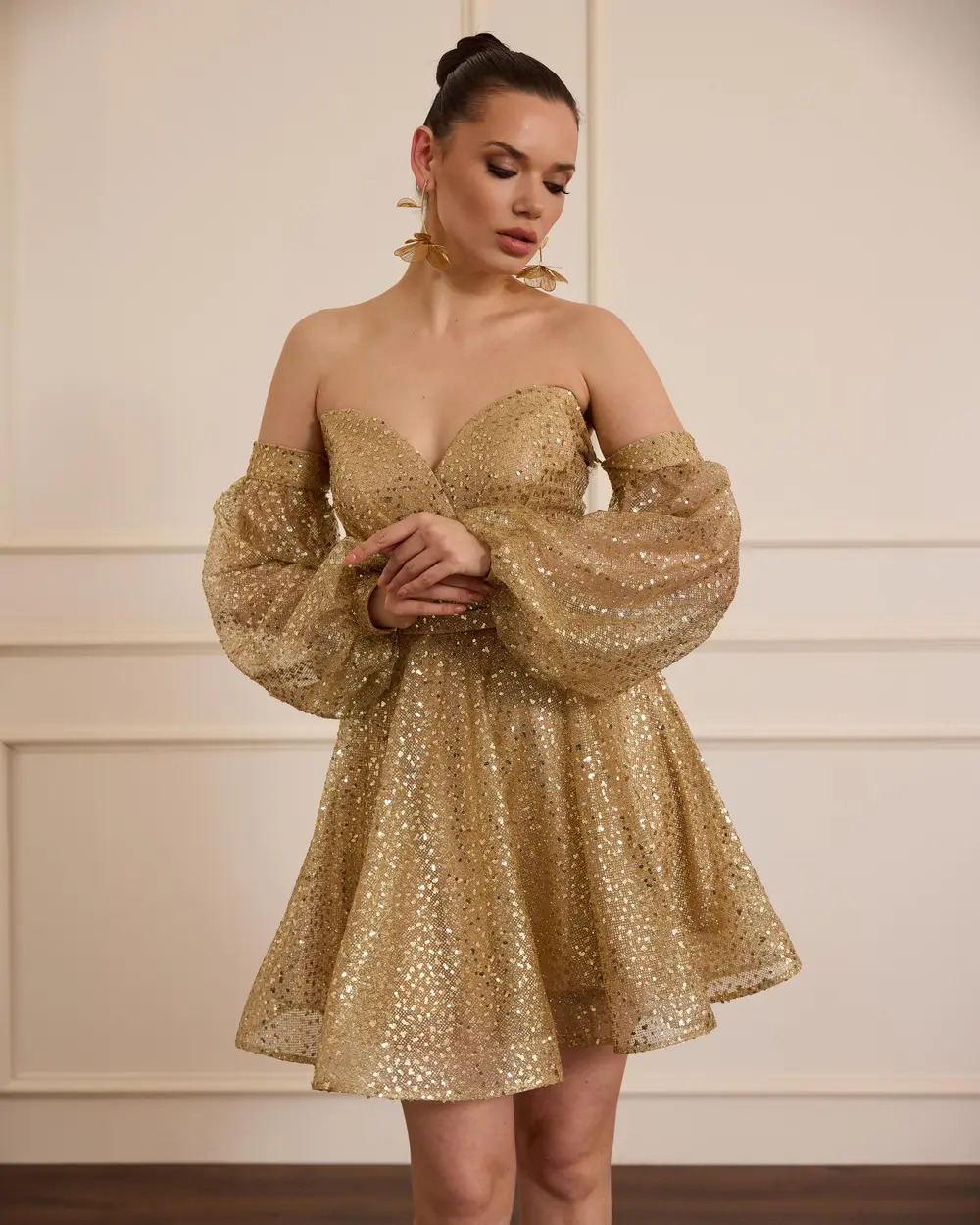 Çıkarılabilir Kollu Kalp Yaka Pullu Mini Abiye