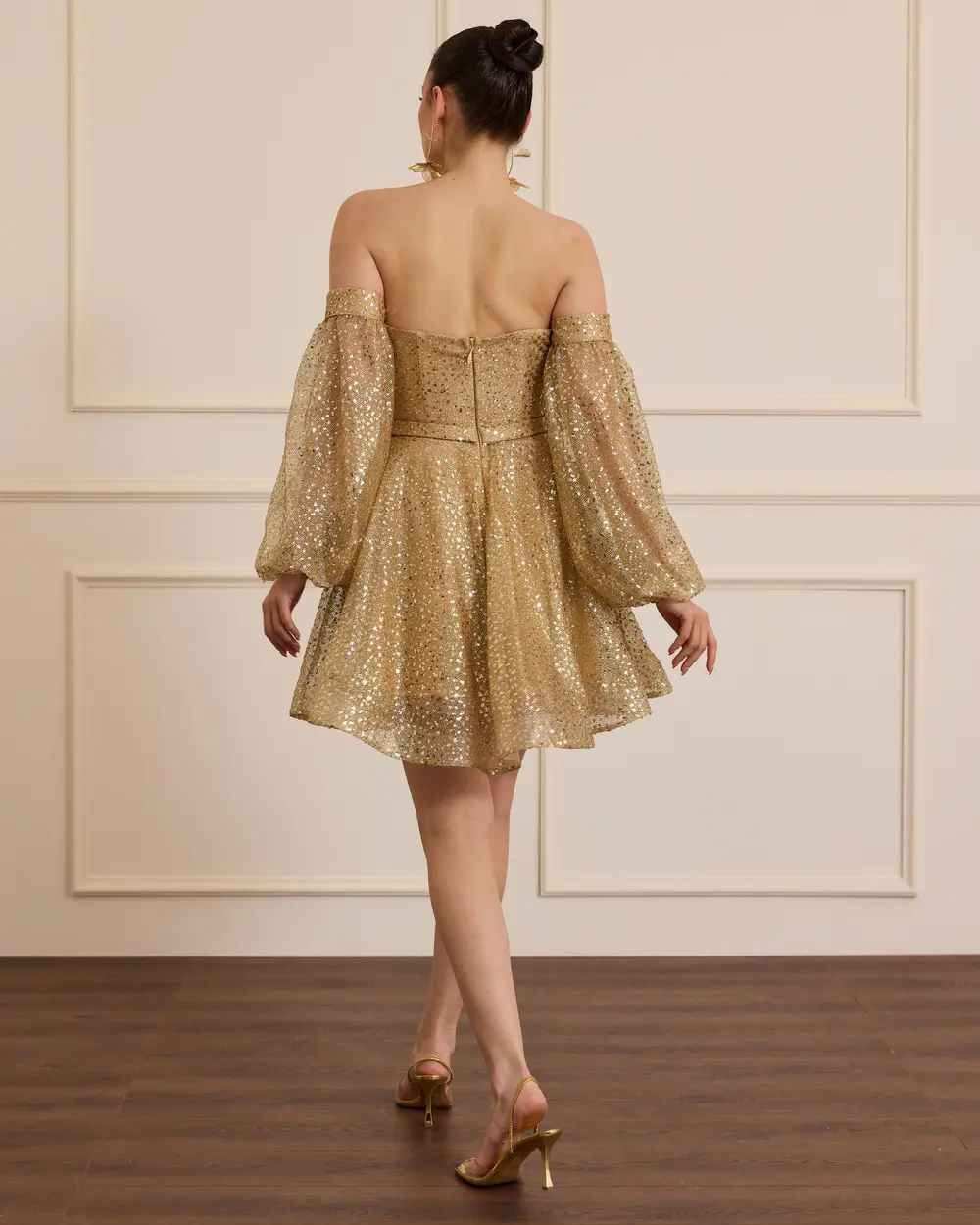 Çıkarılabilir Kollu Kalp Yaka Pullu Mini Abiye