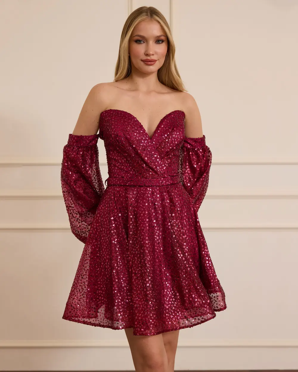 Çıkarılabilir Kollu Kalp Yaka Pullu Mini Abiye